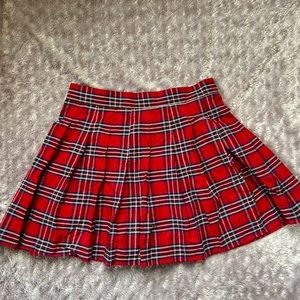 Red pleated plaid skirt